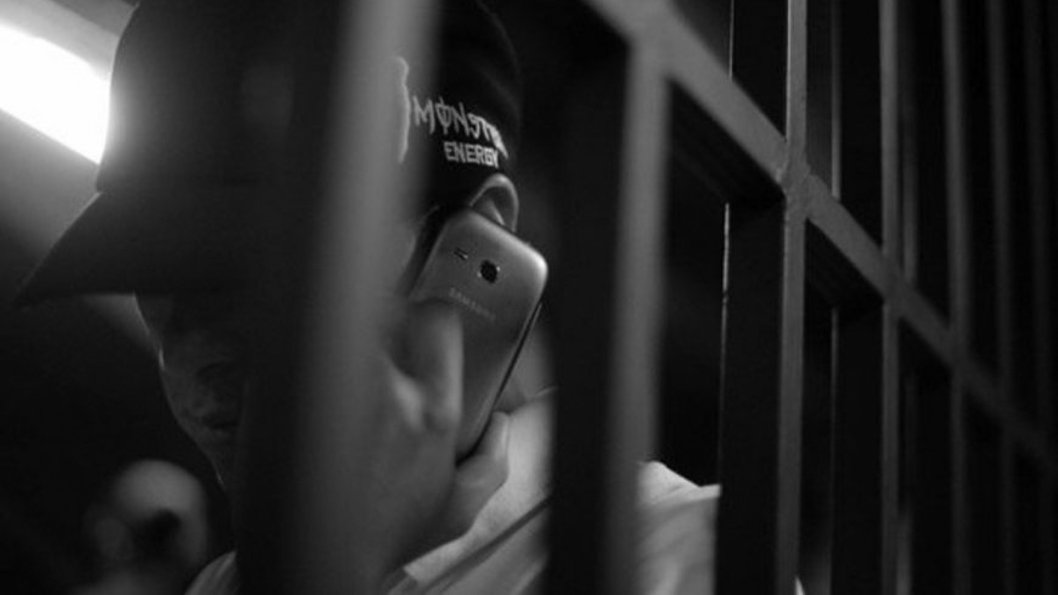 Chubut aprobó una ley que prohíbe el uso de celulares en cárceles, comisarías y alcaidías