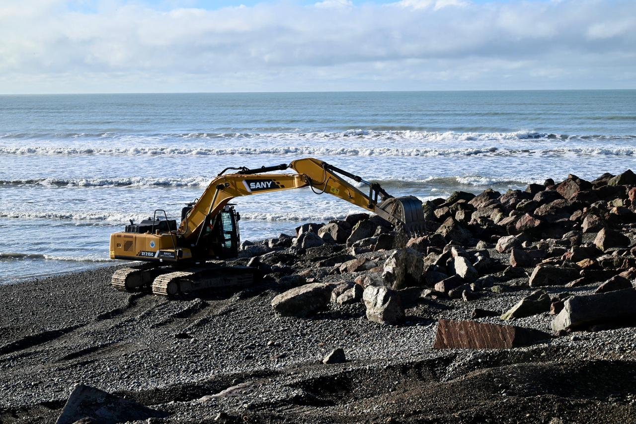 Provincia avanza en Playa Unión una obra clave para frenar el avance del mar