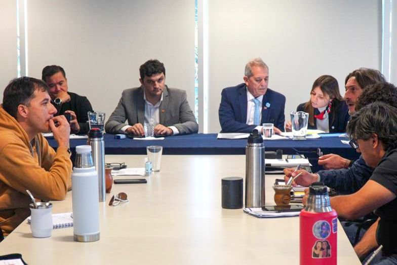 Provincia presentó una oferta que garantiza un salario docente inicial por encima del millón de pesos de bolsillo