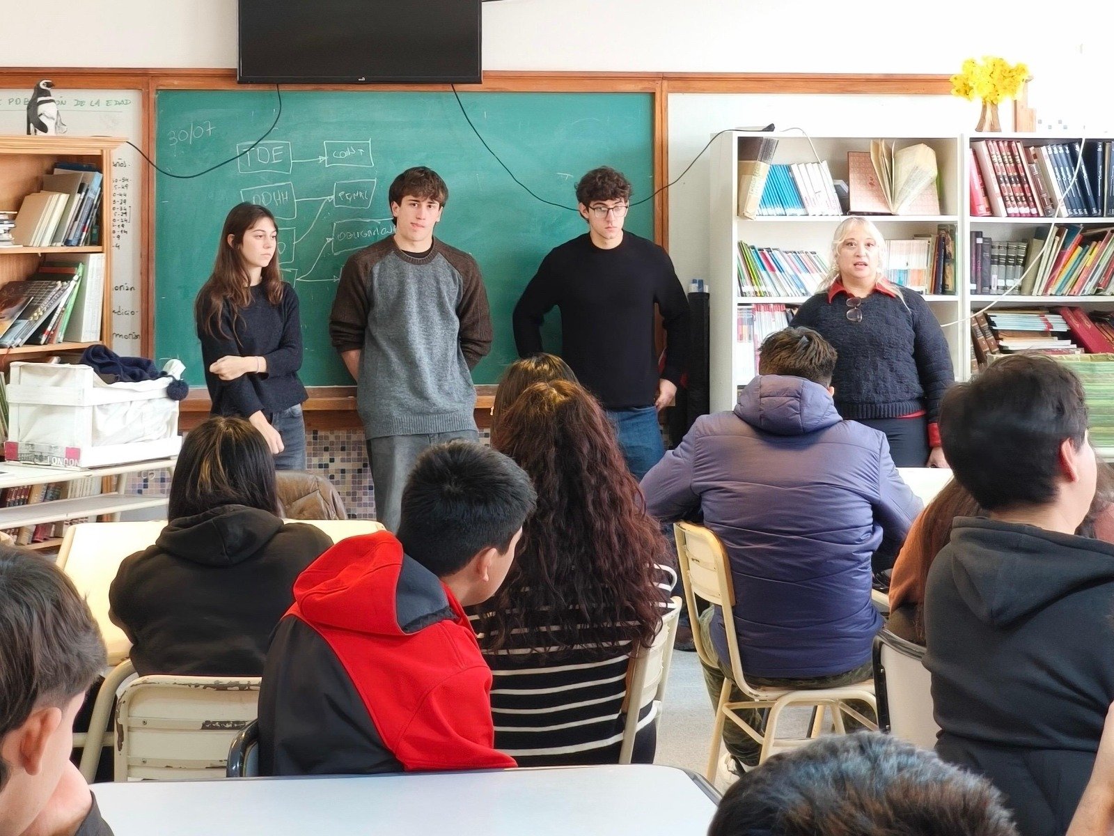 “Puentes Chubut”: estudiantes universitarios compartieron experiencias académicas con futuros egresados de la escuela secundaria