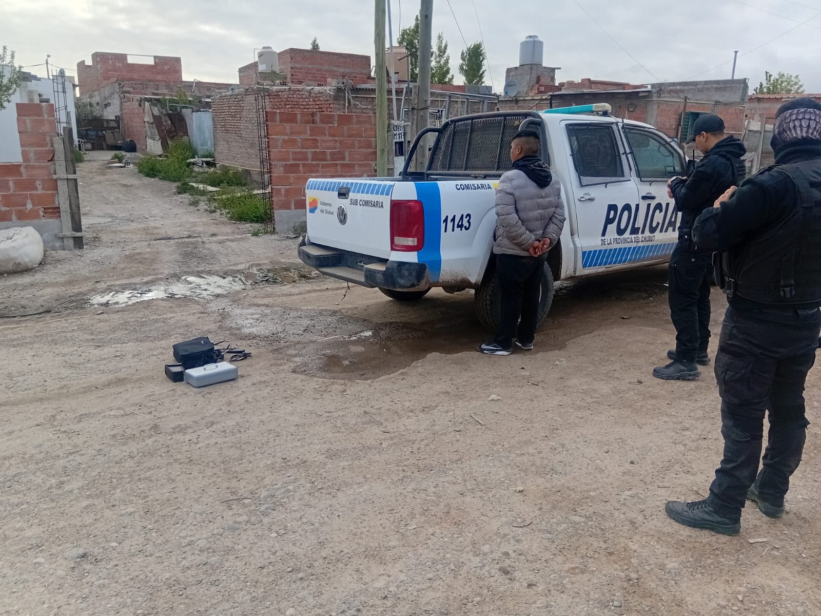 El trabajo coordinado entre el Centro de Monitoreo y la Policía permitió detener a un sospechoso y recuperar elementos robados en Trelew